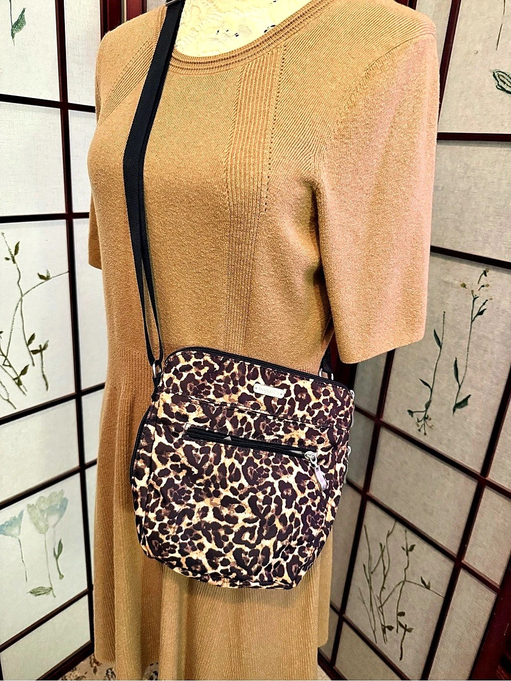 baggallini Modern Pocket Crossbody Bag Leopard Print